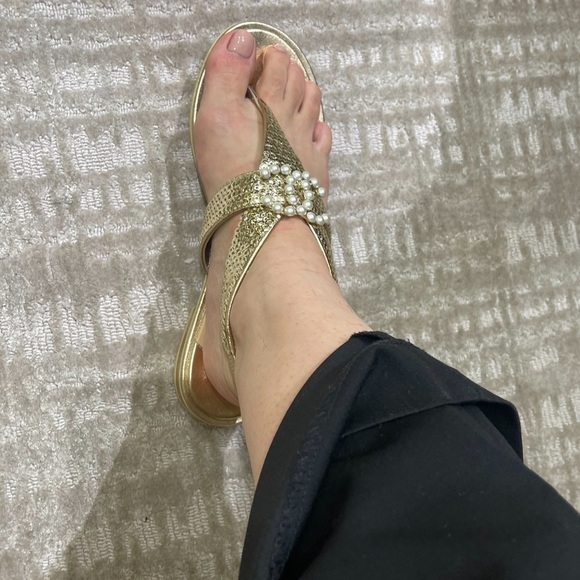 BNIB Authentic Chanel gold sequin thongs - Picture 6 of 8